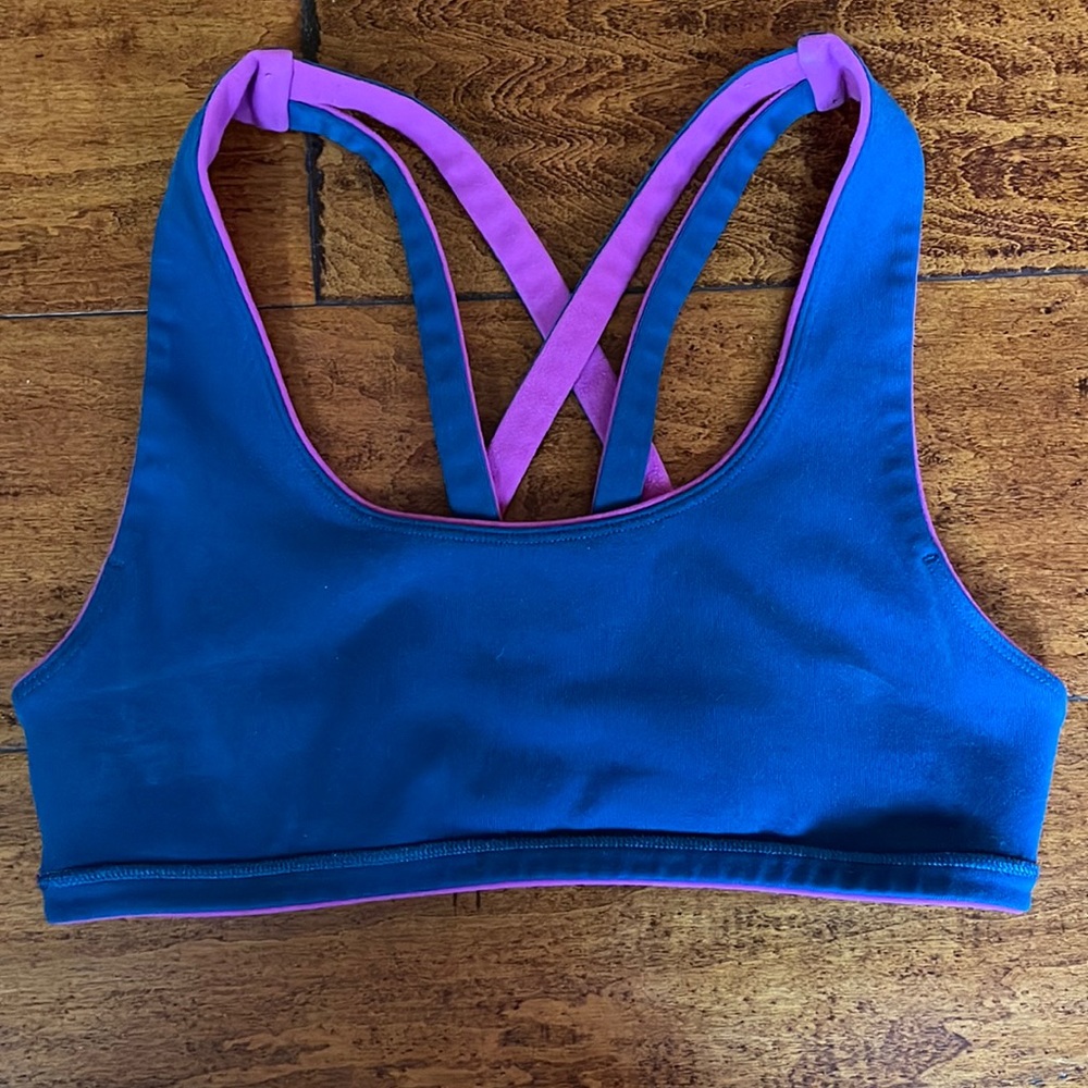 Ivivva reversible sports bra. Size 8, no tag.No rips or stains.